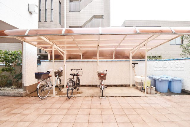 【駐輪場】 | 沼袋ニューパールハイツ | 自転車置き場。マンションの共用部にあたります。空きの有無や駐輪料金、各戸の台数制限などについては、改めてお問い合わせください。～即日のご見学可能～　お問合せはお気軽にどうぞ。

