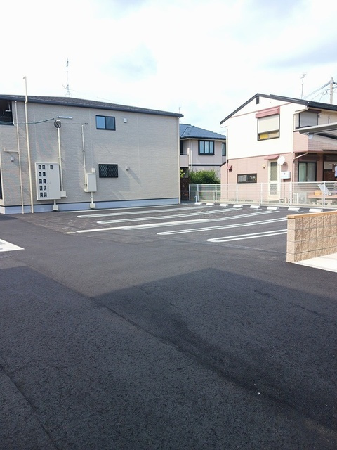 オーリュー三潴　Bの駐車場|駐車場があるので、車を買う予定の方も安心です