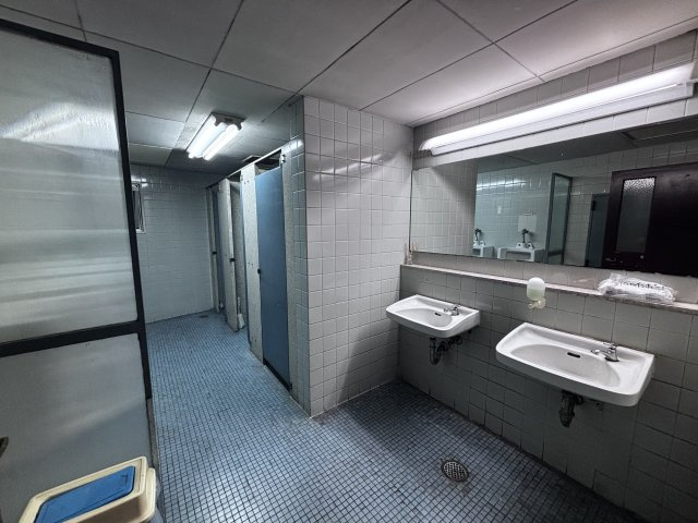 大阪市西区西本町２丁目の倉庫のトイレ