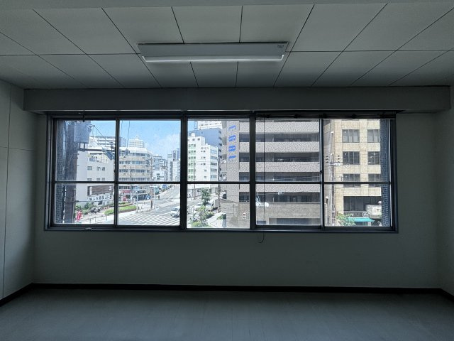 大阪市西区西本町２丁目の倉庫のその他
