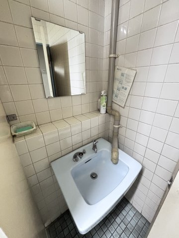 大阪市西区西本町２丁目の倉庫のトイレ