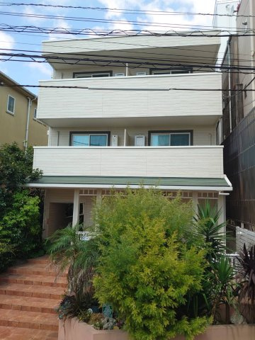 築３年です