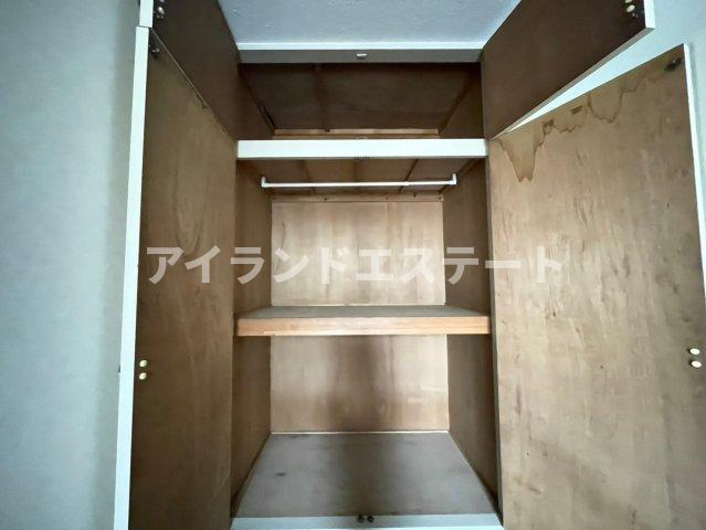 アリア三軒茶屋　駅近　角部屋　キッチンに窓　の収納