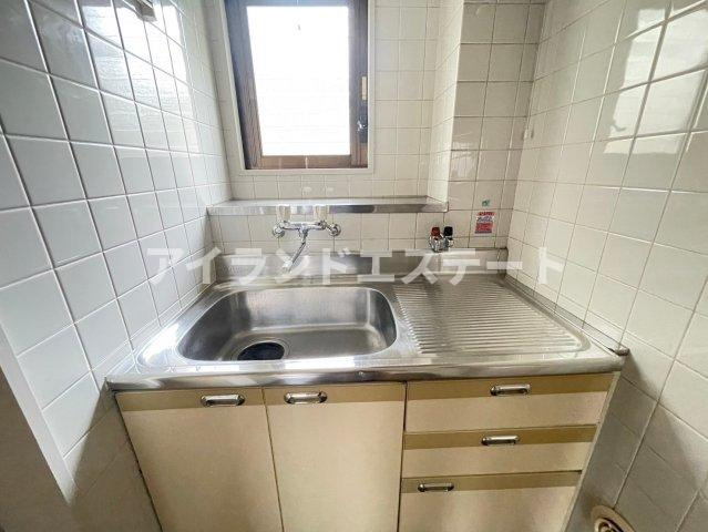 アリア三軒茶屋　駅近　角部屋　キッチンに窓　のキッチン