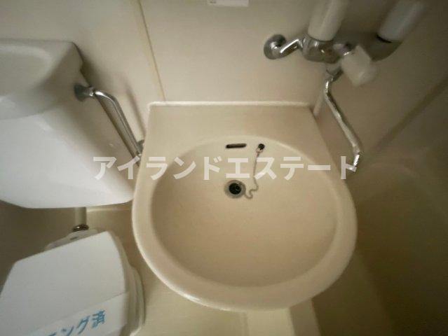 アリア三軒茶屋　駅近　角部屋　キッチンに窓　の洗面所