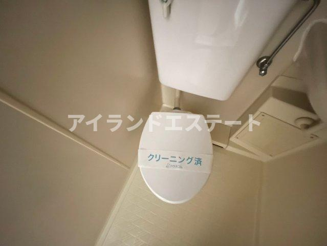 アリア三軒茶屋　駅近　角部屋　キッチンに窓　のトイレ