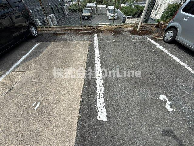 ドムール芝高の駐車場