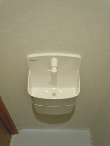 テラス弘明寺の内装|トイレ内手洗台　※現況優先