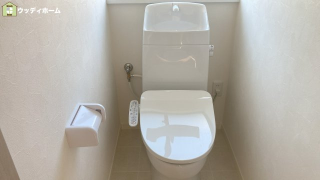 草加市柳島町　中古一戸建てのトイレ