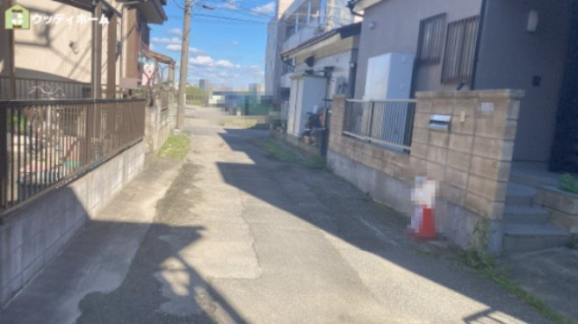 草加市柳島町　中古一戸建ての前面道路含む現地写真