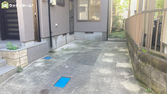 草加市柳島町　中古一戸建ての駐車場