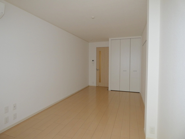 Ｃｕｍｎｏｒ　Ｐｌａｃｅの寝室|★明るいフローリングのお部屋です★
