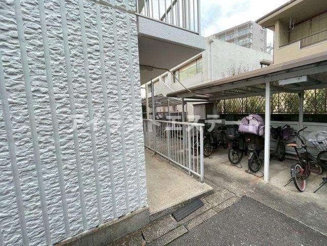 サンハニー駒沢　最上階　陽当たり良好　バストイレ別のエントランス