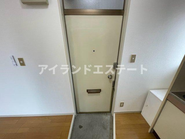 メゾンコヤマの玄関