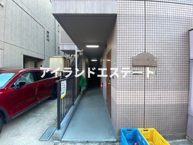 アヴェニール駒沢大学　駅近　バストイレ別　角部屋のエントランス