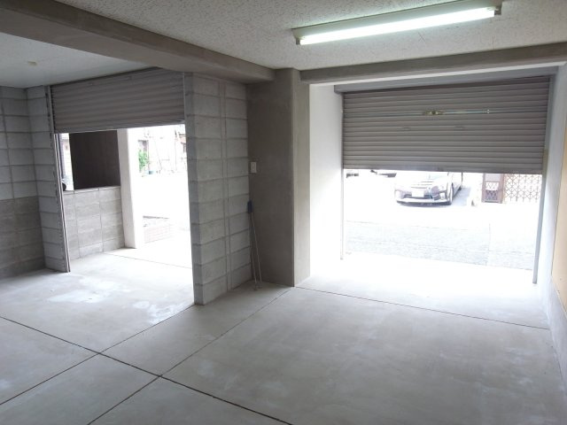 尼崎市東難波町５丁目の倉庫