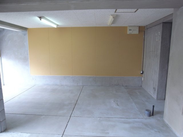 尼崎市東難波町５丁目の倉庫