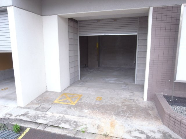 尼崎市東難波町５丁目の倉庫