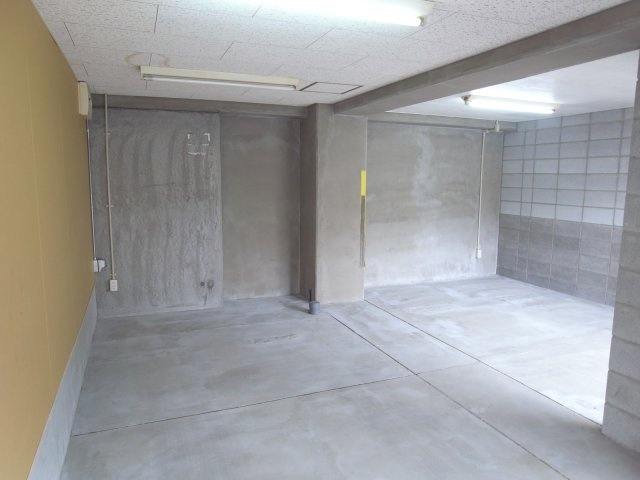 尼崎市東難波町５丁目の倉庫