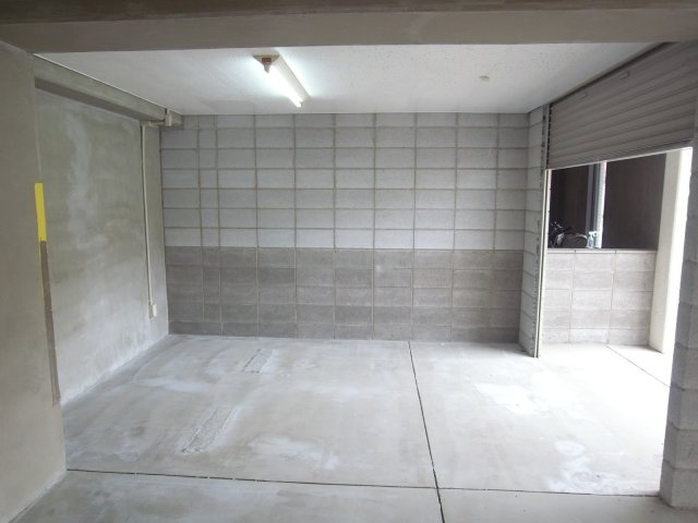 尼崎市東難波町５丁目の倉庫