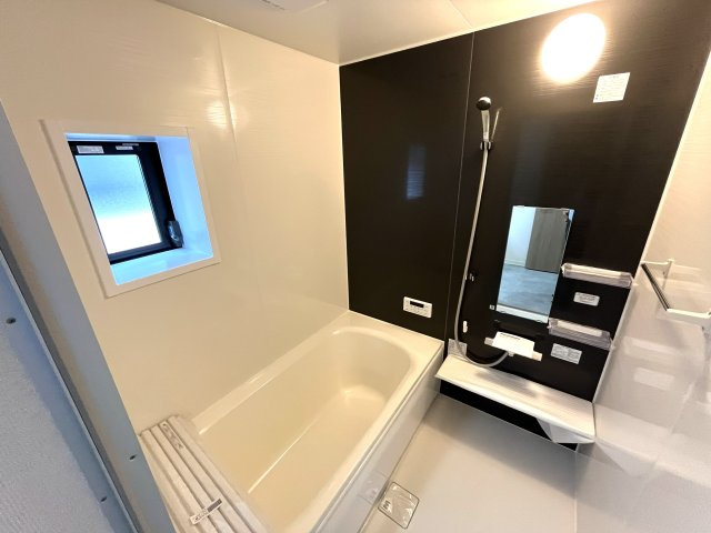 【浴室】 | 仲介手数料無料！川上小学校に通えるリフォーム済み中古住宅　宇部市北迫新町 | １坪タイプのゆったりとしたお風呂