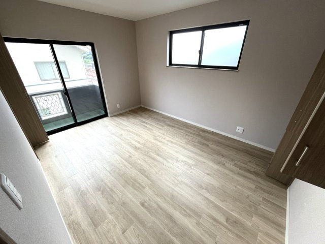 【洋室】 | 仲介手数料無料！川上小学校に通えるリフォーム済み中古住宅　宇部市北迫新町 | 個人の部屋や寝室として使える洋室です