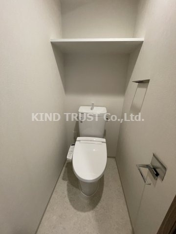 リビオメゾン西天満のトイレ|落ち着いた色調のトイレです