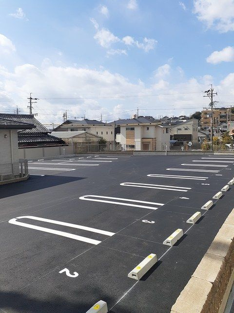 サニーヒル蜆塚の駐車場
