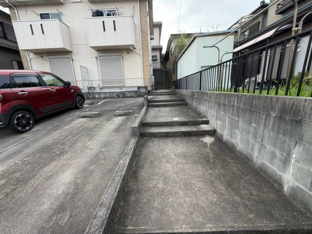 プラムコートの駐車場