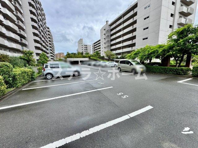 日興千里台スカイタウンB棟の駐車場|マンションの駐車場です。