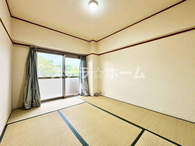 日興千里台スカイタウンB棟の和室|明るい和室です