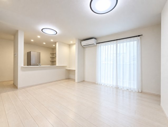 昭和区福江一丁目戸建の居間・リビング|LDK（約18.7帖）
※CG加工により一部家具等を削除しています。