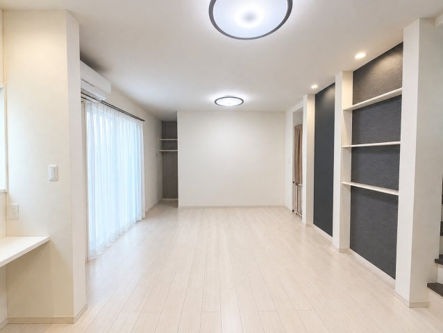 昭和区福江一丁目戸建の居間・リビング|LDK（約18.7帖）
※CG加工により一部家具等を削除しています。
