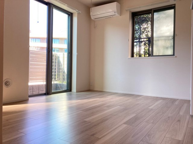 アステ―ル白金の洋室|★明るいフローリングの角部屋です★