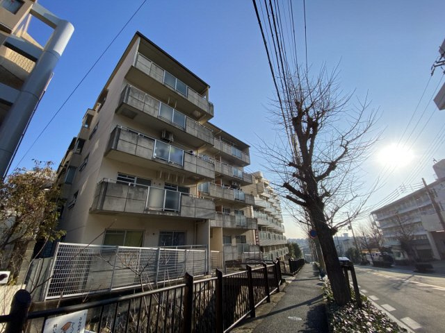 芦屋市朝日ケ丘町の賃貸マンションの外観