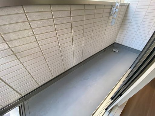 神戸市東灘区住吉本町１丁目のアパートのバルコニー