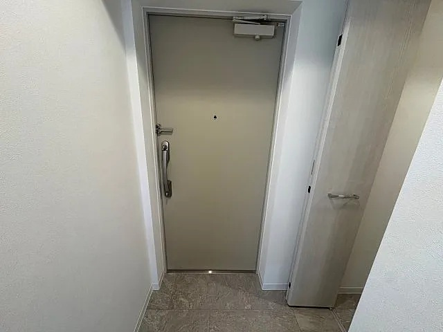 神戸市東灘区北青木２丁目の賃貸マンションの玄関