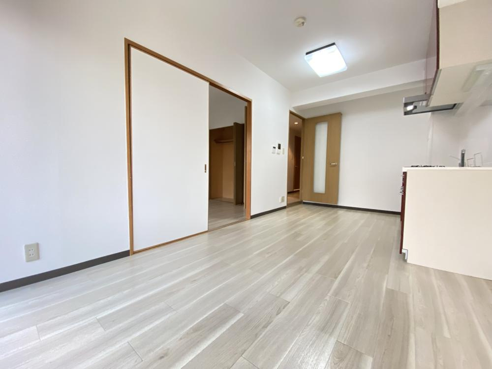 西宮市天道町の賃貸マンションの居間・リビング