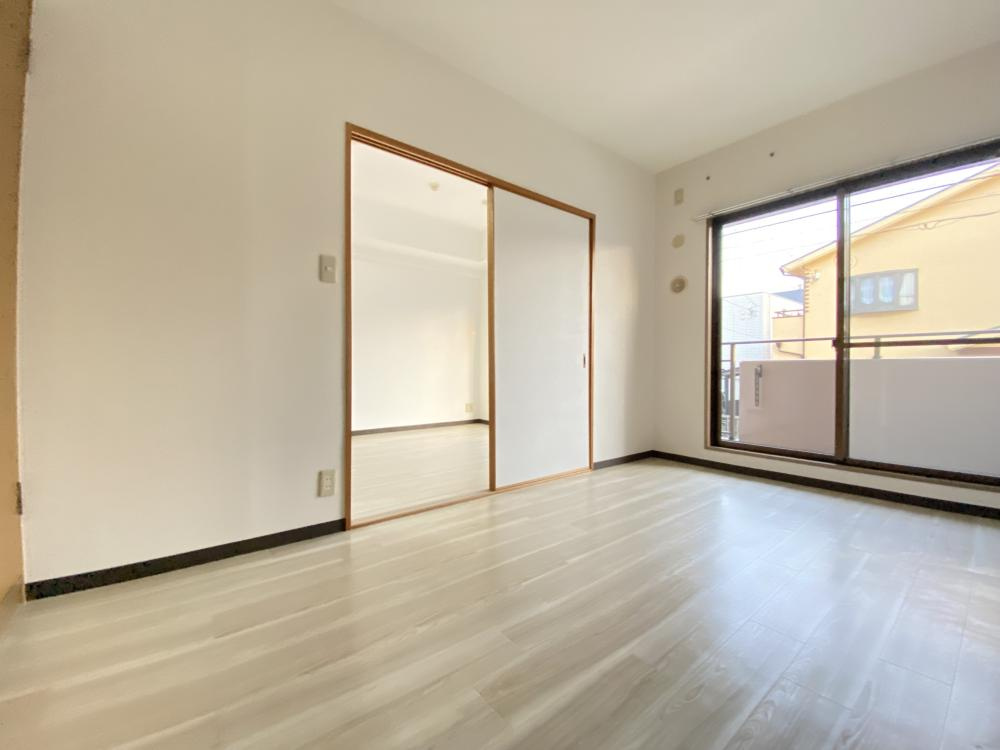 西宮市天道町の賃貸マンションの居間・リビング