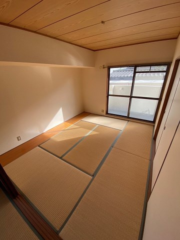 西宮市神垣町の賃貸マンションの居間・リビング