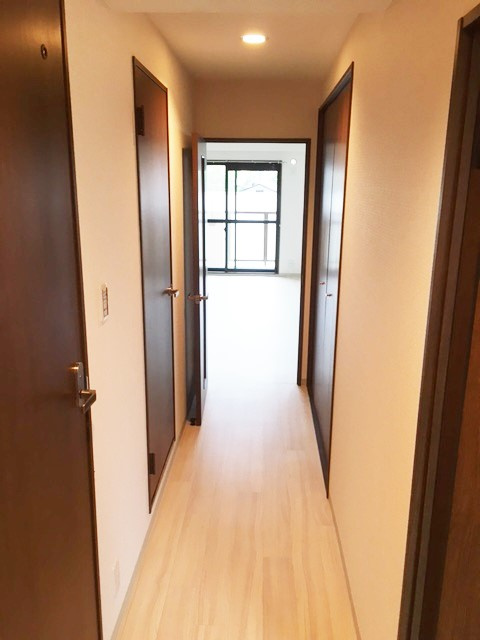 西宮市石刎町の賃貸マンションの玄関