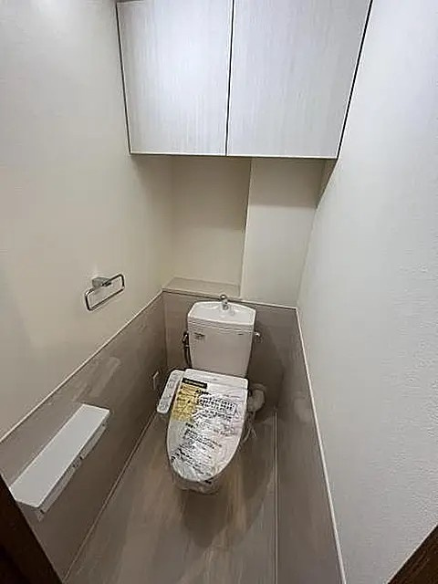 神戸市灘区鶴甲１丁目の賃貸マンションのトイレ