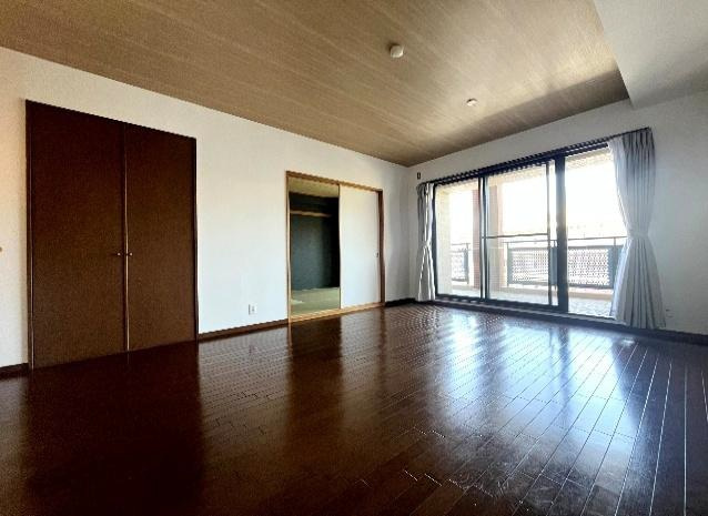 神戸市灘区鶴甲１丁目の賃貸マンションの居間・リビング