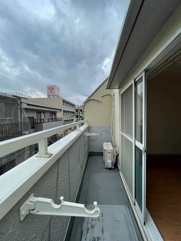 神戸市中央区南本町通２丁目の賃貸マンションのバルコニー