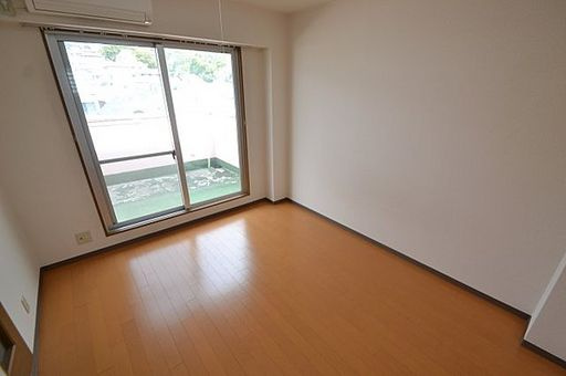 神戸市灘区神前町１丁目の賃貸マンションの居間・リビング