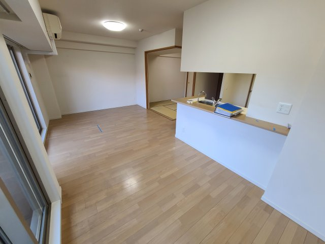 芦屋市大東町の賃貸マンションの居間・リビング