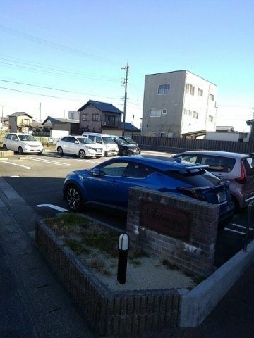 【駐車場】 | アウローラ | 駐車場があるので、車を買う予定の方も安心です