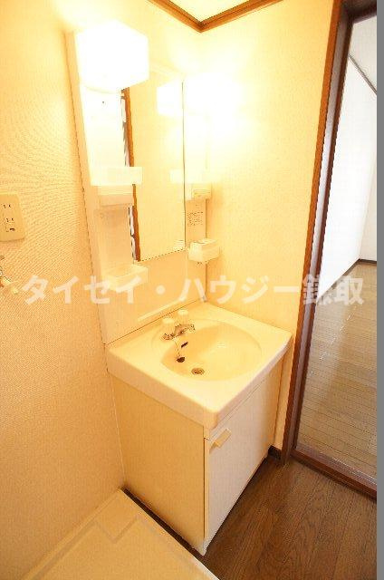 未貴ハイムＥ棟の洗面所|独立洗面台付いてます