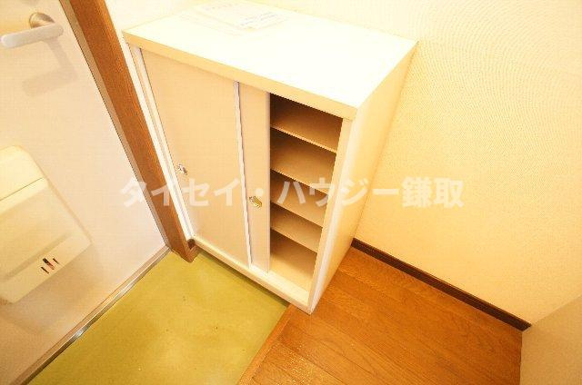 未貴ハイムＥ棟の玄関|靴もたっぷり入れれます。