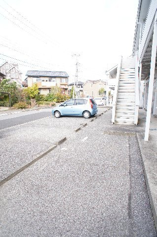 未貴ハイムＥ棟のエントランス|駐車場は目の前♪